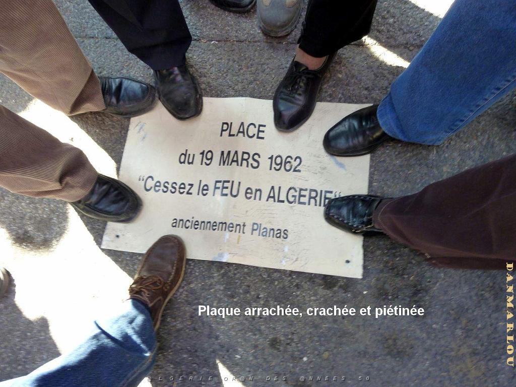 2012 03 10 NIMES MANIF CONTRE COLLOQUE DU FLN (70) PAR GV.JPG